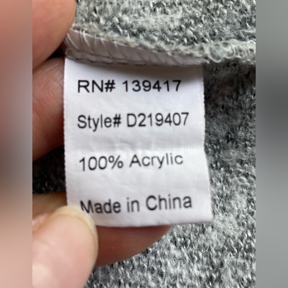 Piko Envi Free Fashion Gray Women V Neck Sweater Size Medium - Picture 7 of 8